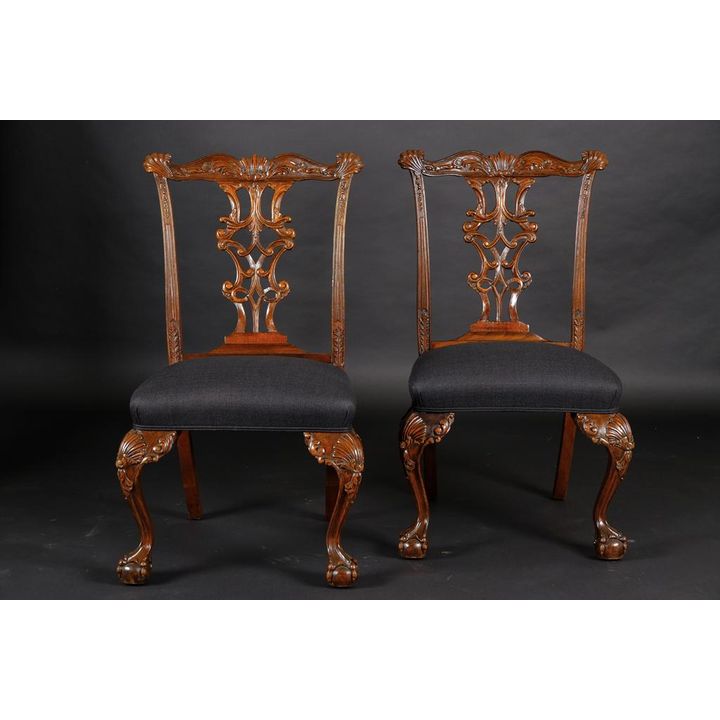 Importante paire de chaises en bois d'acajou de style Chippendale. Angleterre, XIXème