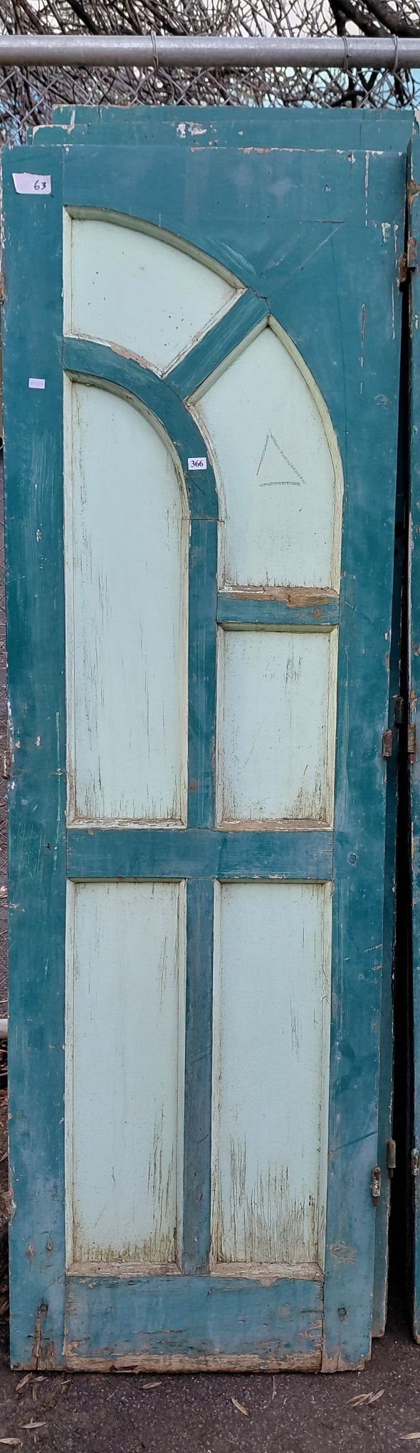 366 · GROUP OF DOORS