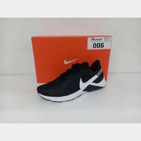 LEGEND ESSENTIAL 2 - CQ9356-001 - BLACK/WHITE-METALLIC SILVER - UK 7