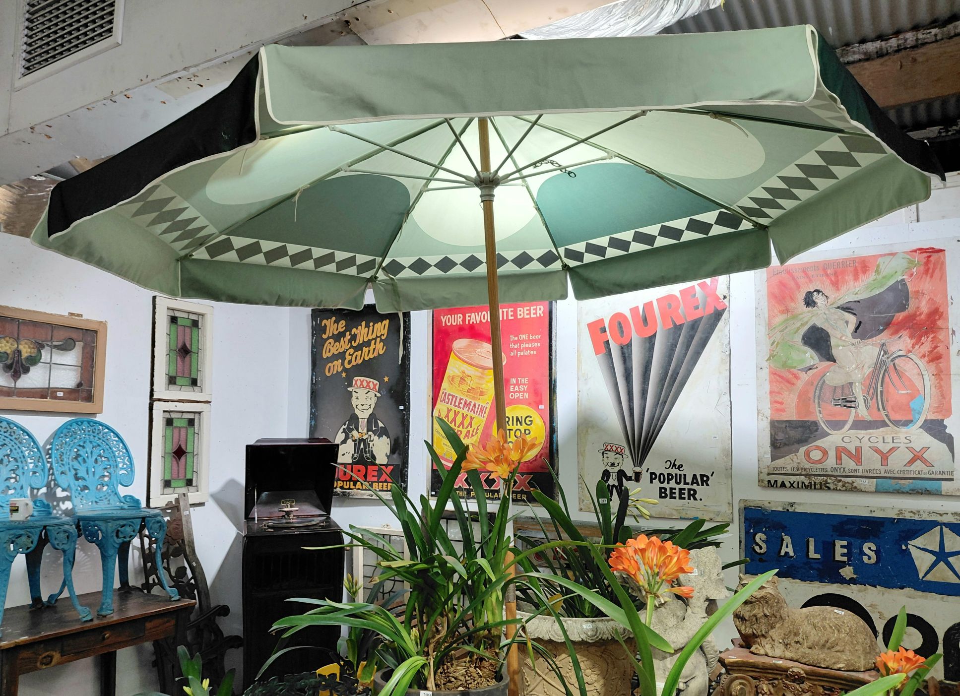 210 · A STYLISH UMBRELLA SHADE