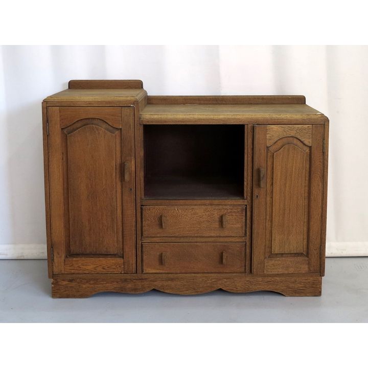 SMALL OAK SIDEBOARD