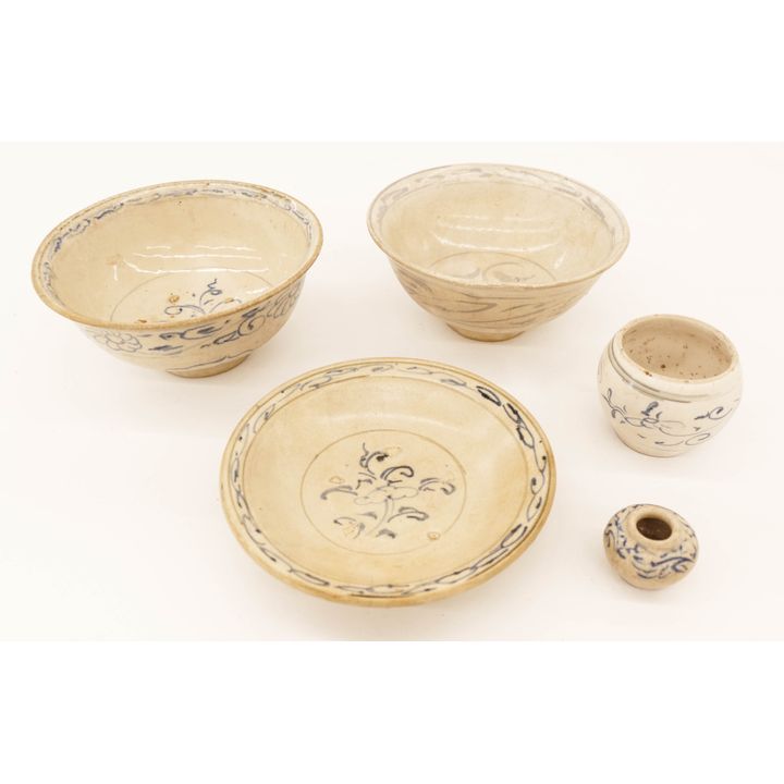 5pc Vietnamese Annamese Ming Ceramics