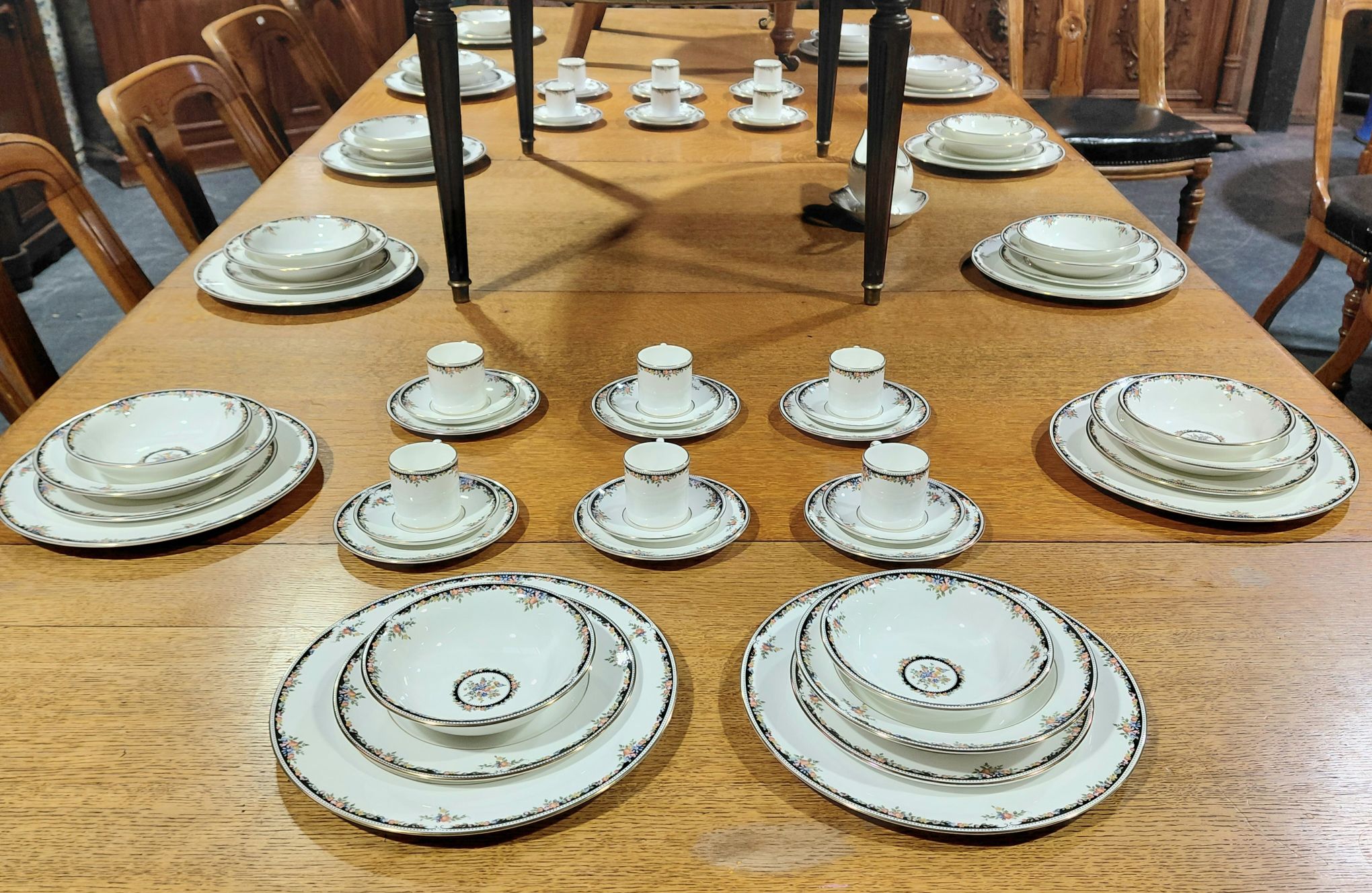579 · WEDGWOOD 'OSBORNE' PATTERN CHINA
