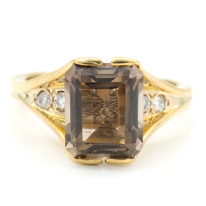 Anillo con topacio
