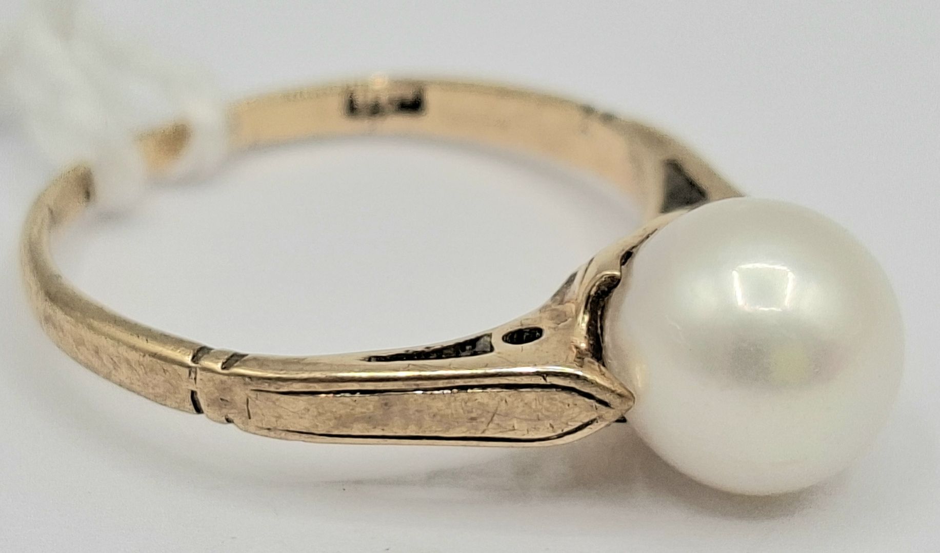 1066 · 9CT GOLD PEARL RING