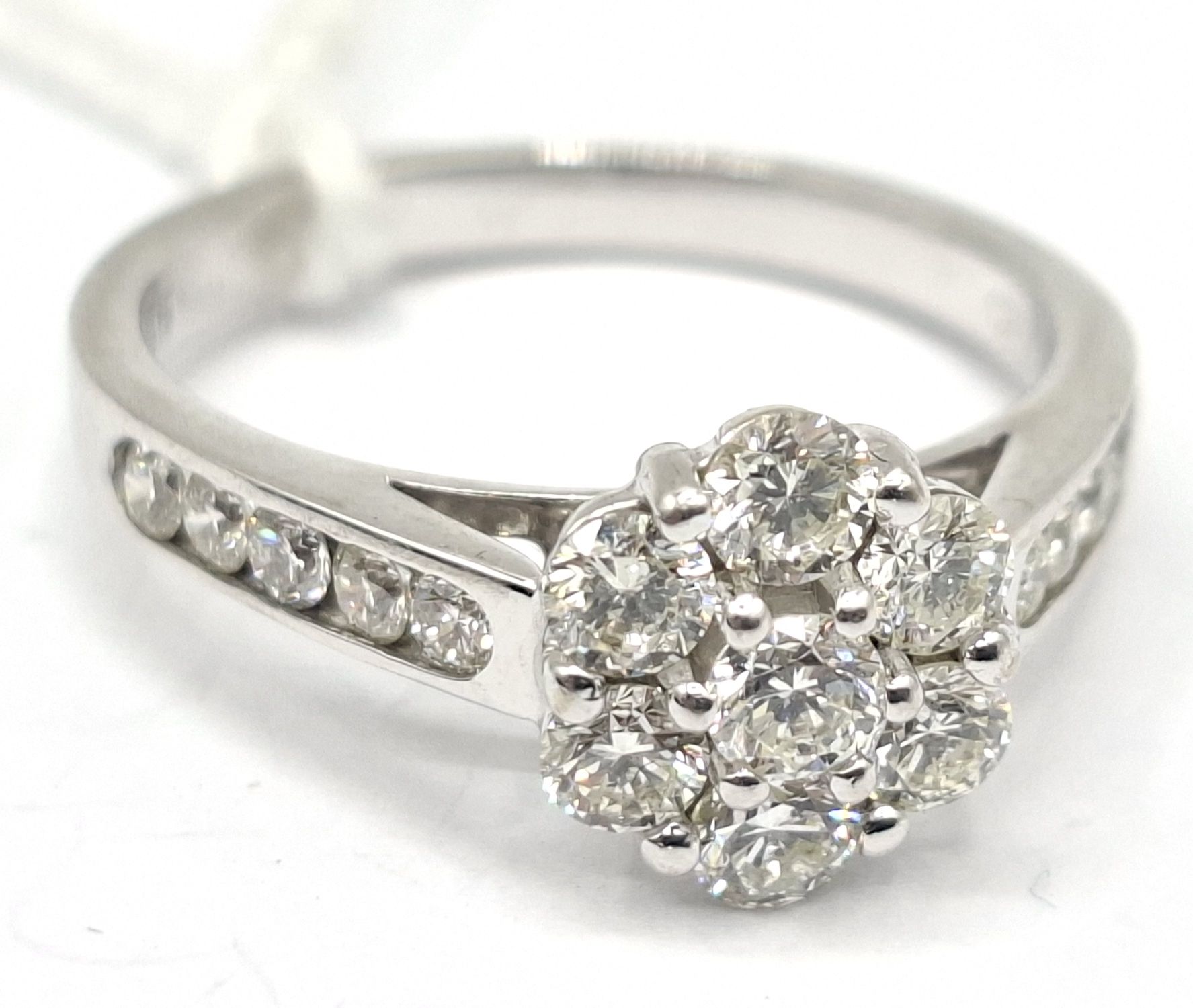 1165 · DIAMOND CLUSTER RING