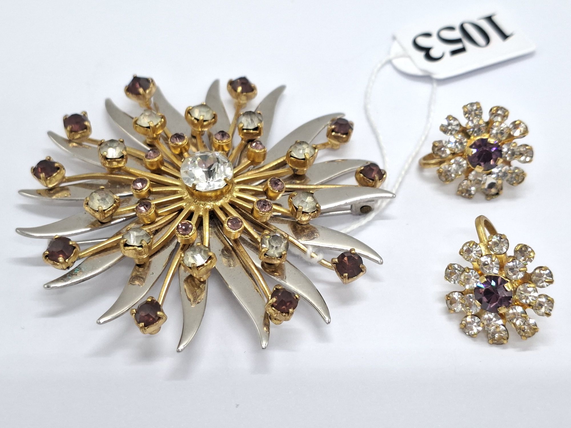 1053 · COSTUME JEWELLERY SUITE AND BOX