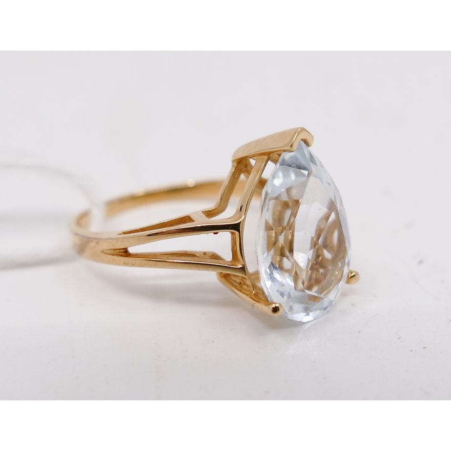 14K Gold & Teardrop 7.09ct Blue Topaz Ring. Size 8.5. Stone measures 15x10mm.