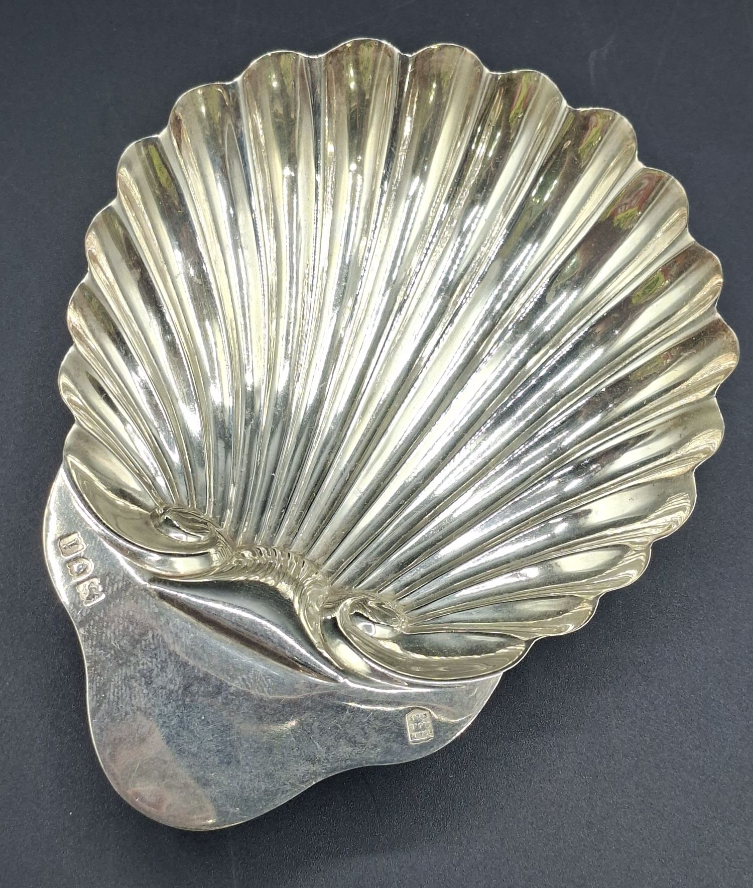 170 · EDWARDIAN STERLING SILVER SHELL DISH