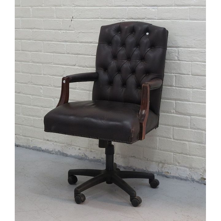 LEATHER UPHOLSTERED EXECUTIVE CHAIR