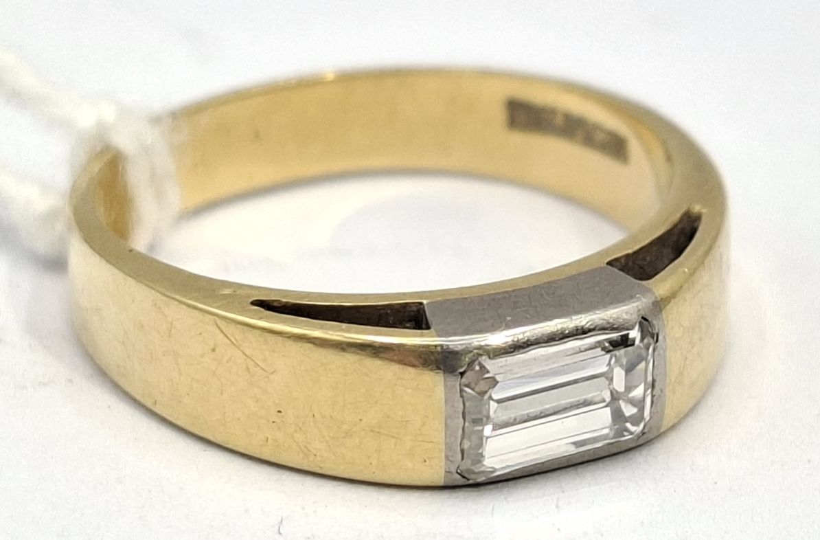 249 · 18CT GOLD DIAMOND RING