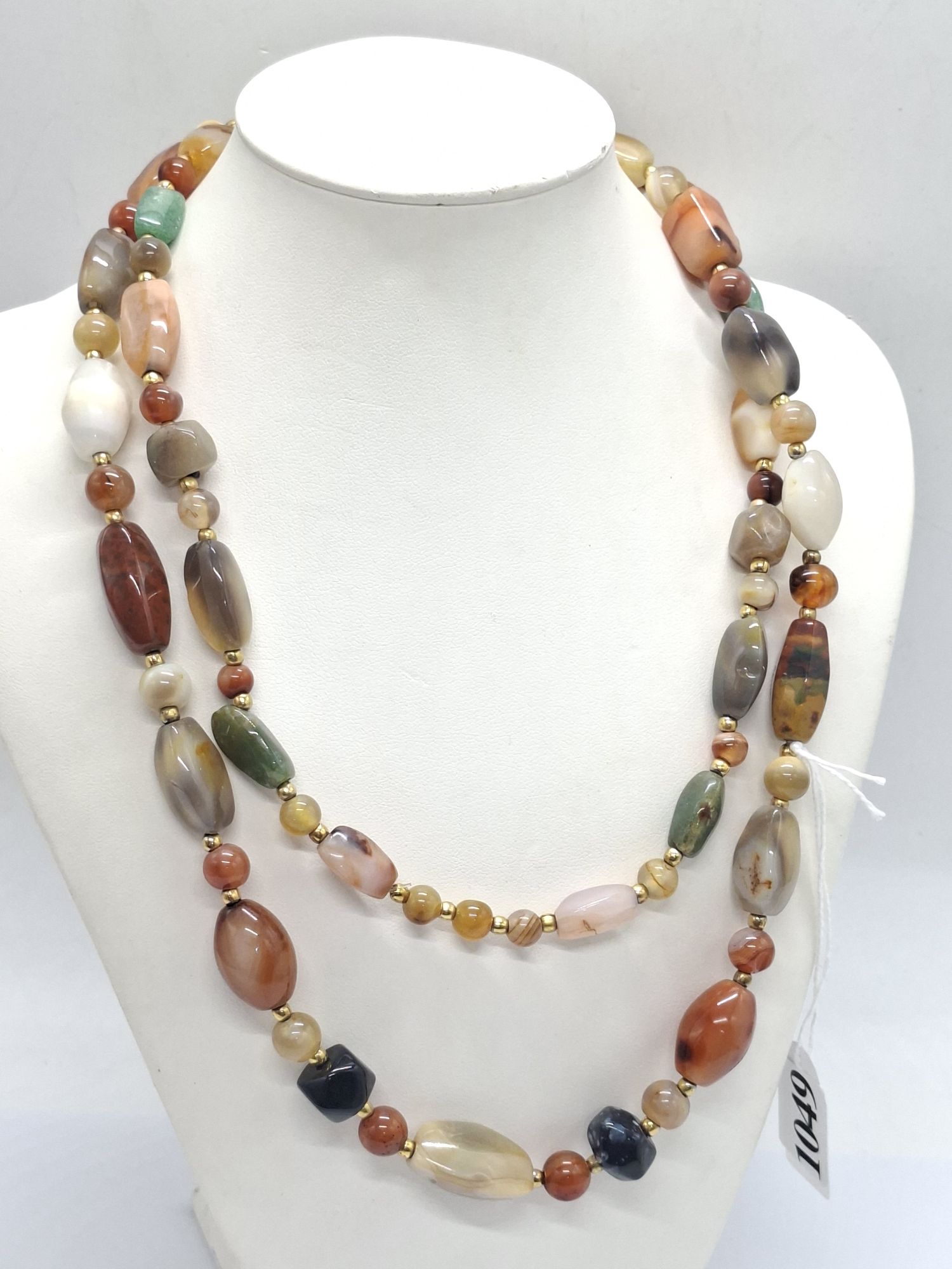 1049 · AGATE NECKLACE