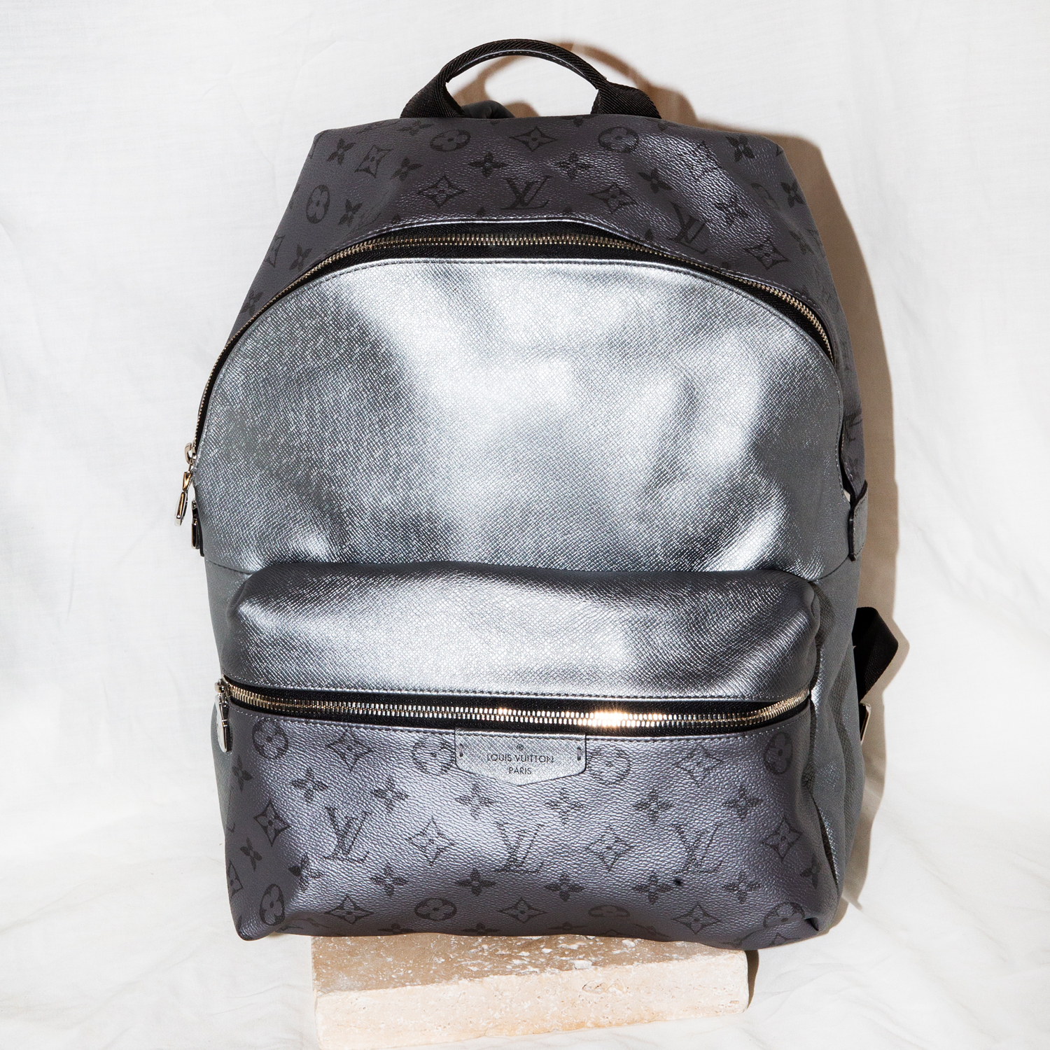 Louis Vuitton Discovery Backpack Silver Taiga Leather