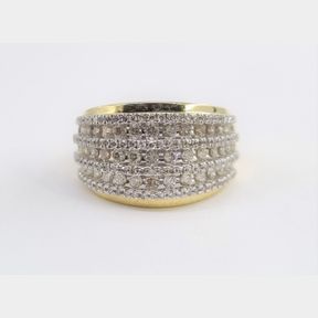 1.00CTS OF ROUND BRILLAINT CUT DIAMONDS COLOUR I/J VS/SI SET IN A LOVELY YELLOW GOLD RING