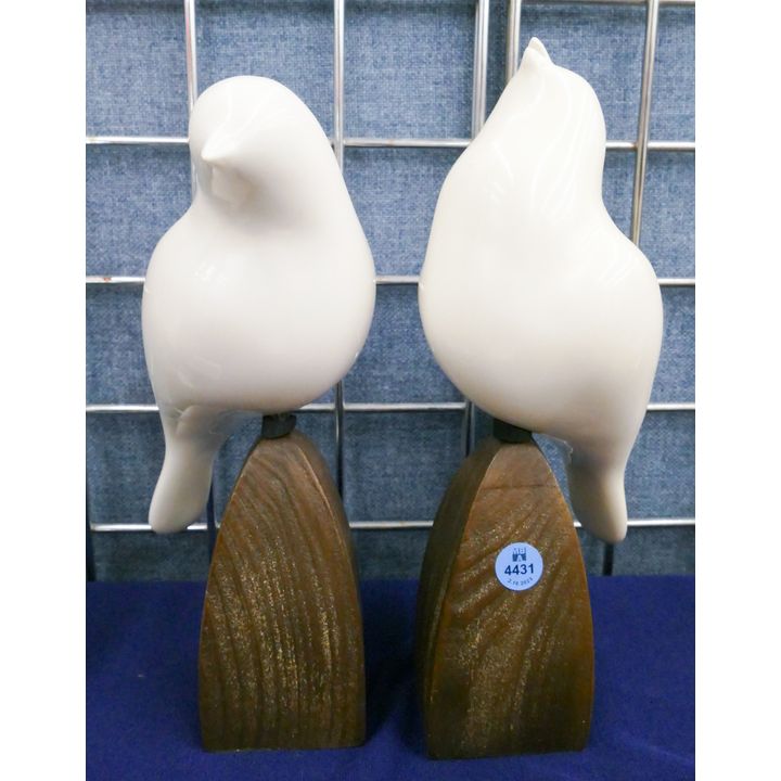 Pair Yandra Cjetkovic ''Love Doves'' Cast Polyester Sculptures 11''