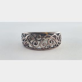 STERLING SILVER RING WITH INTRICATE DESIGN - 51601/59