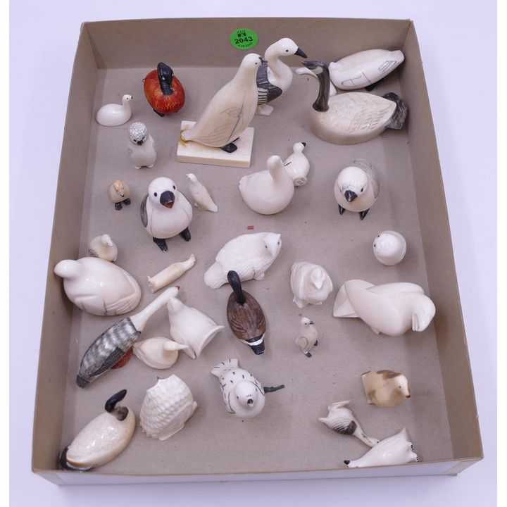 Box 29pc Inuit Scrimshawed Bird Figures