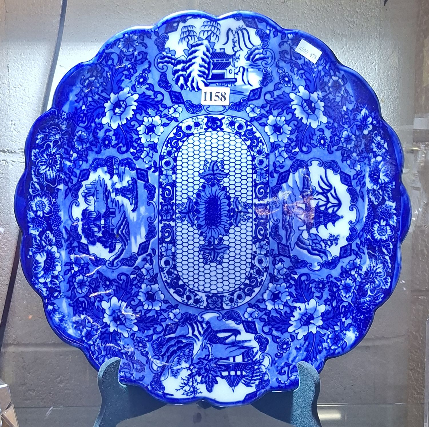 1158 · VINTAGE BLUE AND WHITE CERAMIC CHARGER PLATE