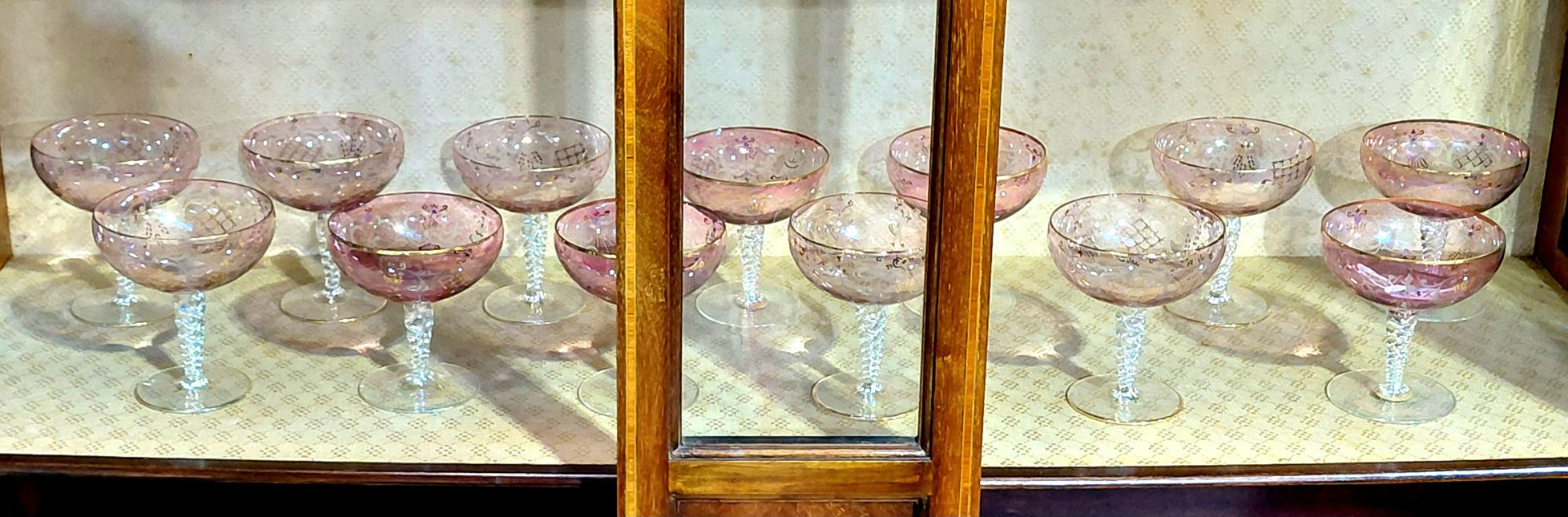 537 · VENEZIA MURANO CHAMPAGNE STEMS