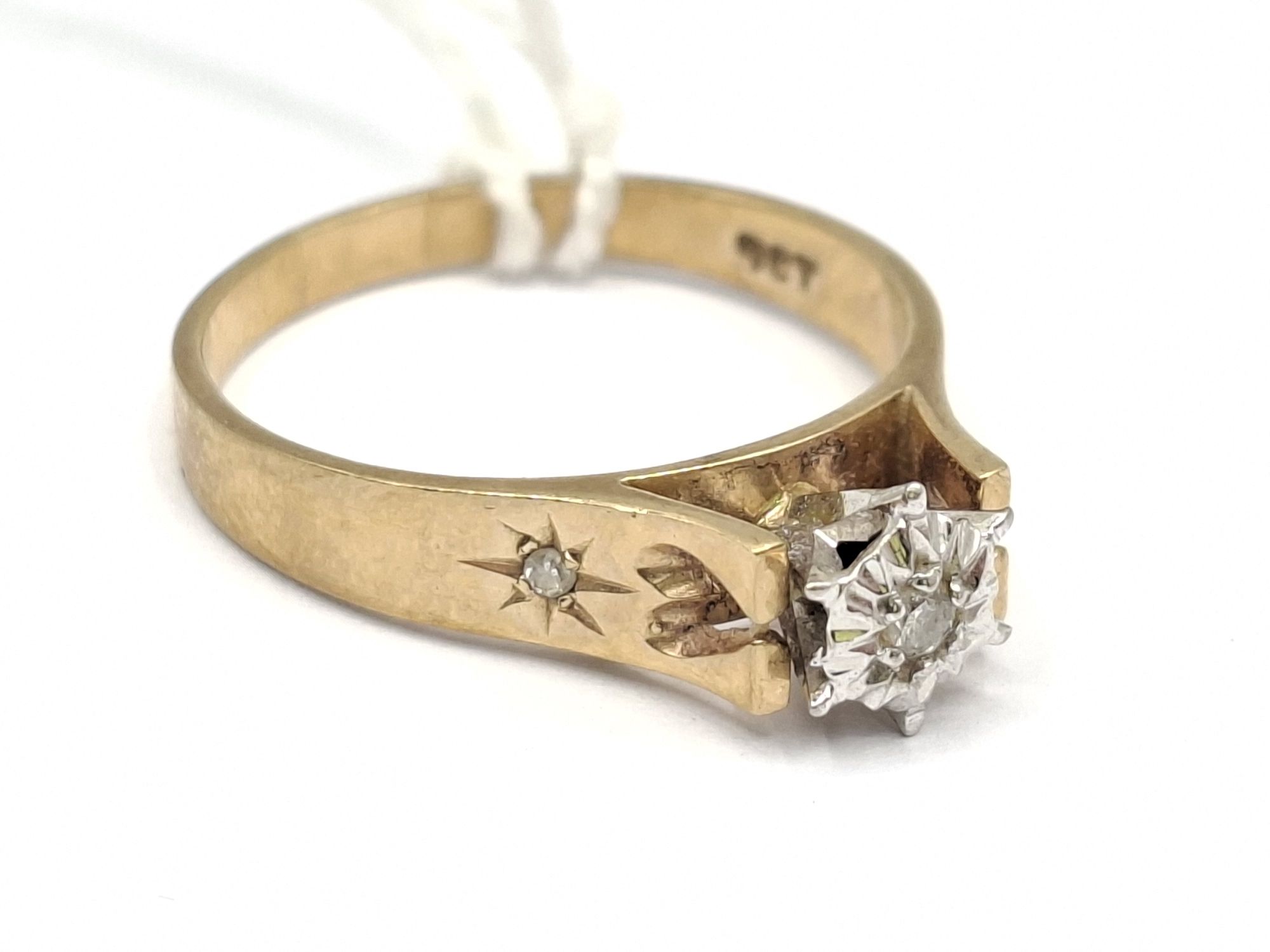 1173 · 9CT DIAMOND STAR RING