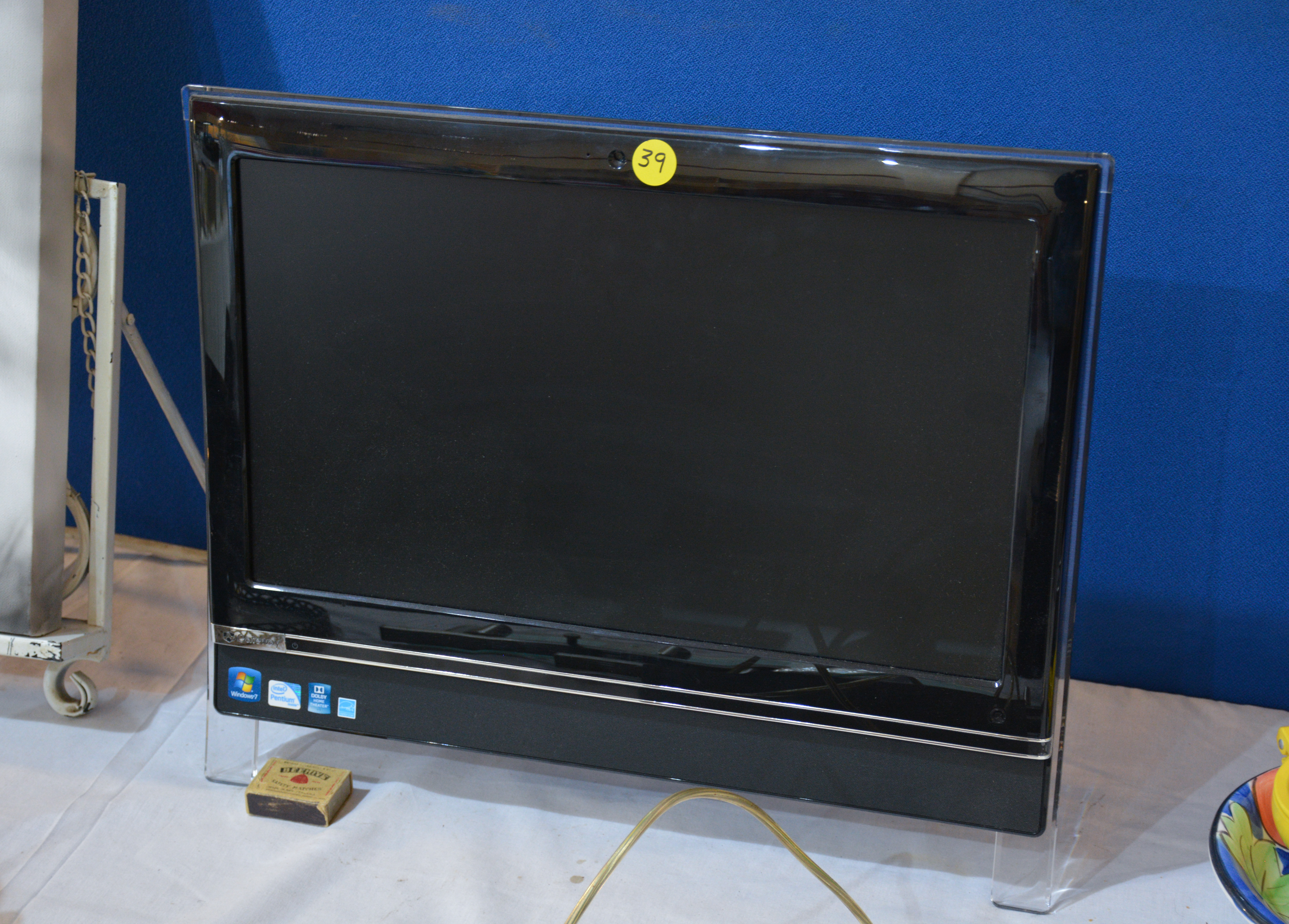 Gateway Screen on Stand — sold at auction in New Zealand for $10