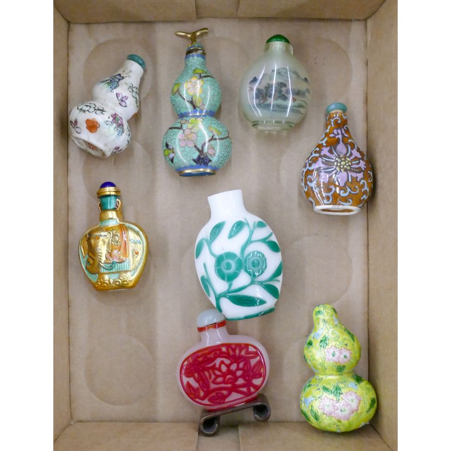 Box Old Chinese Snuff Bottles