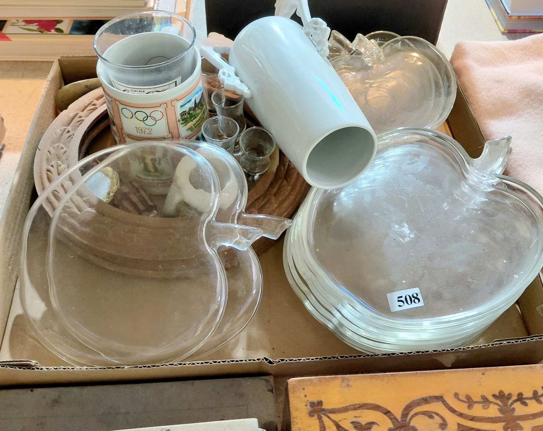 BOX OF VINTAGE TABLEWARE