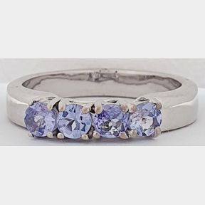 1,00CT OF TANZANITES IN 18CT WHITE GOLD RING - 51929/055