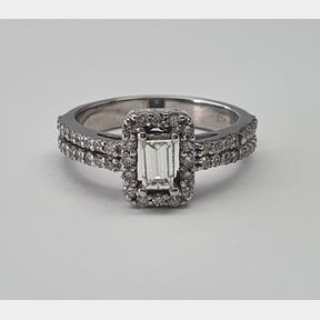 18CT WHITE GOLD RING WITH .840CT DIAMONDS - .320CT BUGUETTE CUT CENTRE COLOUR H - 51620/245