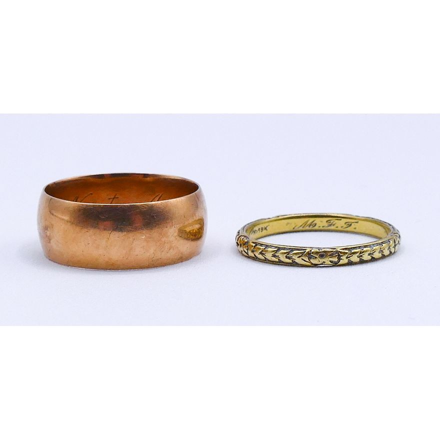 Box 2pc Antique 18k Gold Rings - 8.8 grams TW