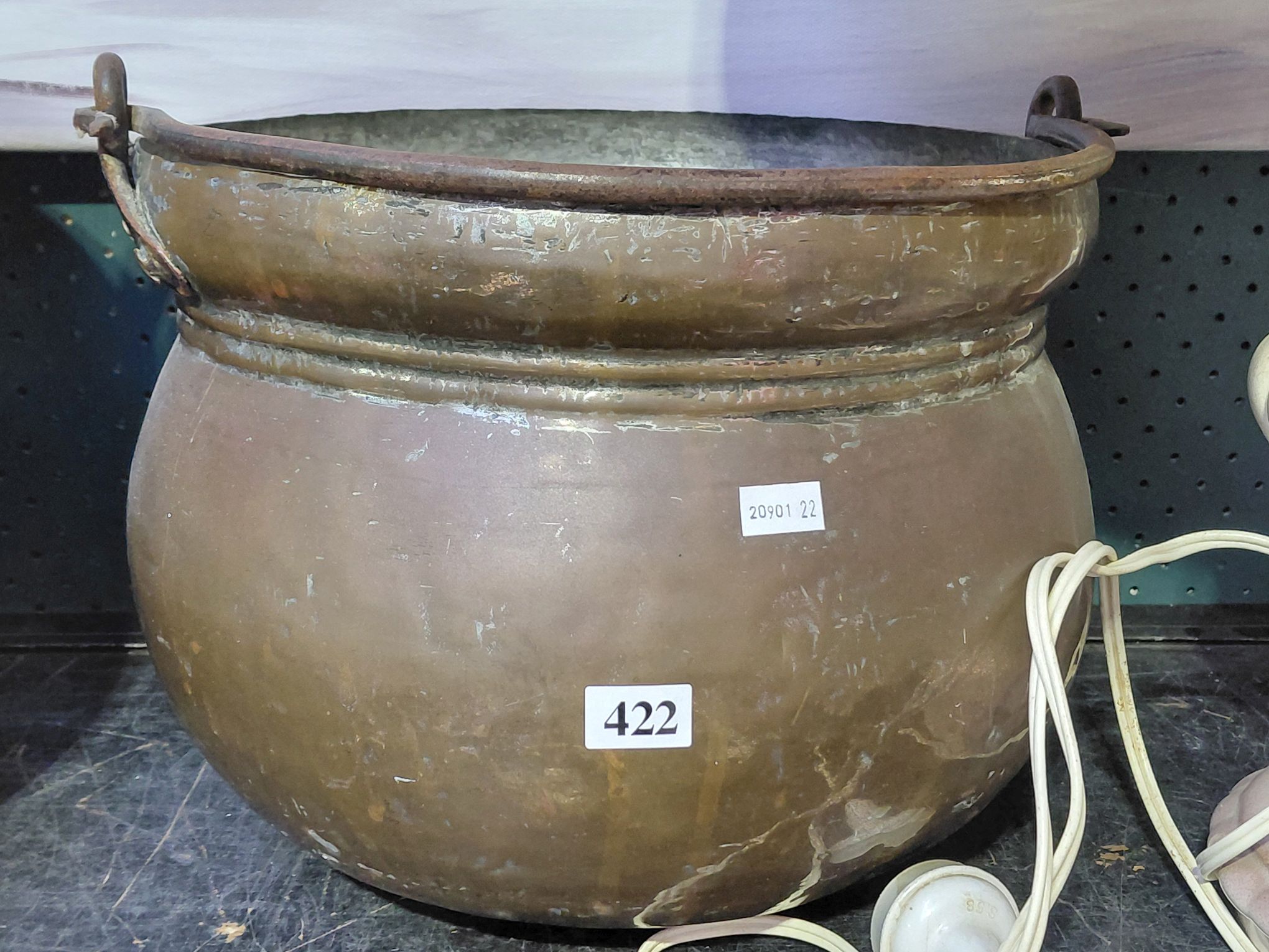 422 · AN ANTIQUE COPPER POT