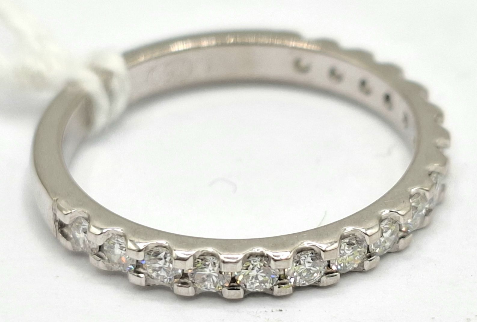 1134 · 18CT GOLD DIAMOND RING