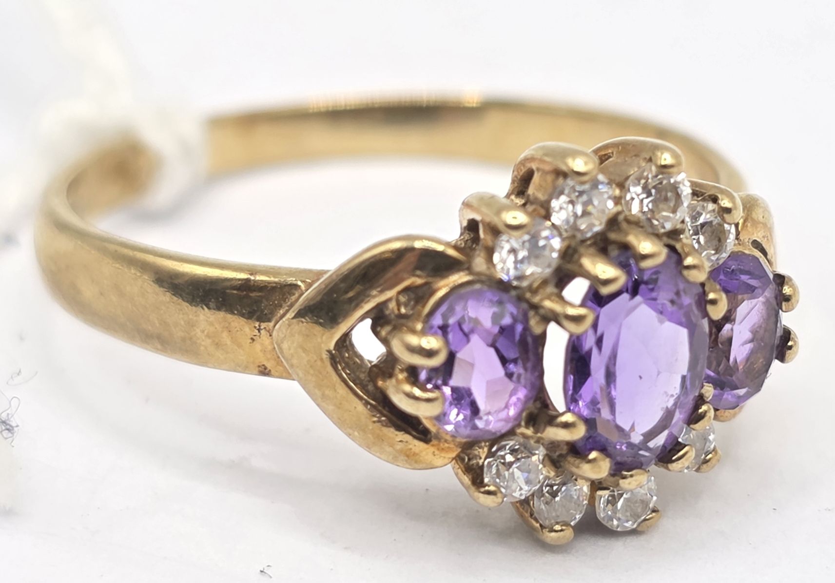 40 · 9CT GOLD AMETHYST RING