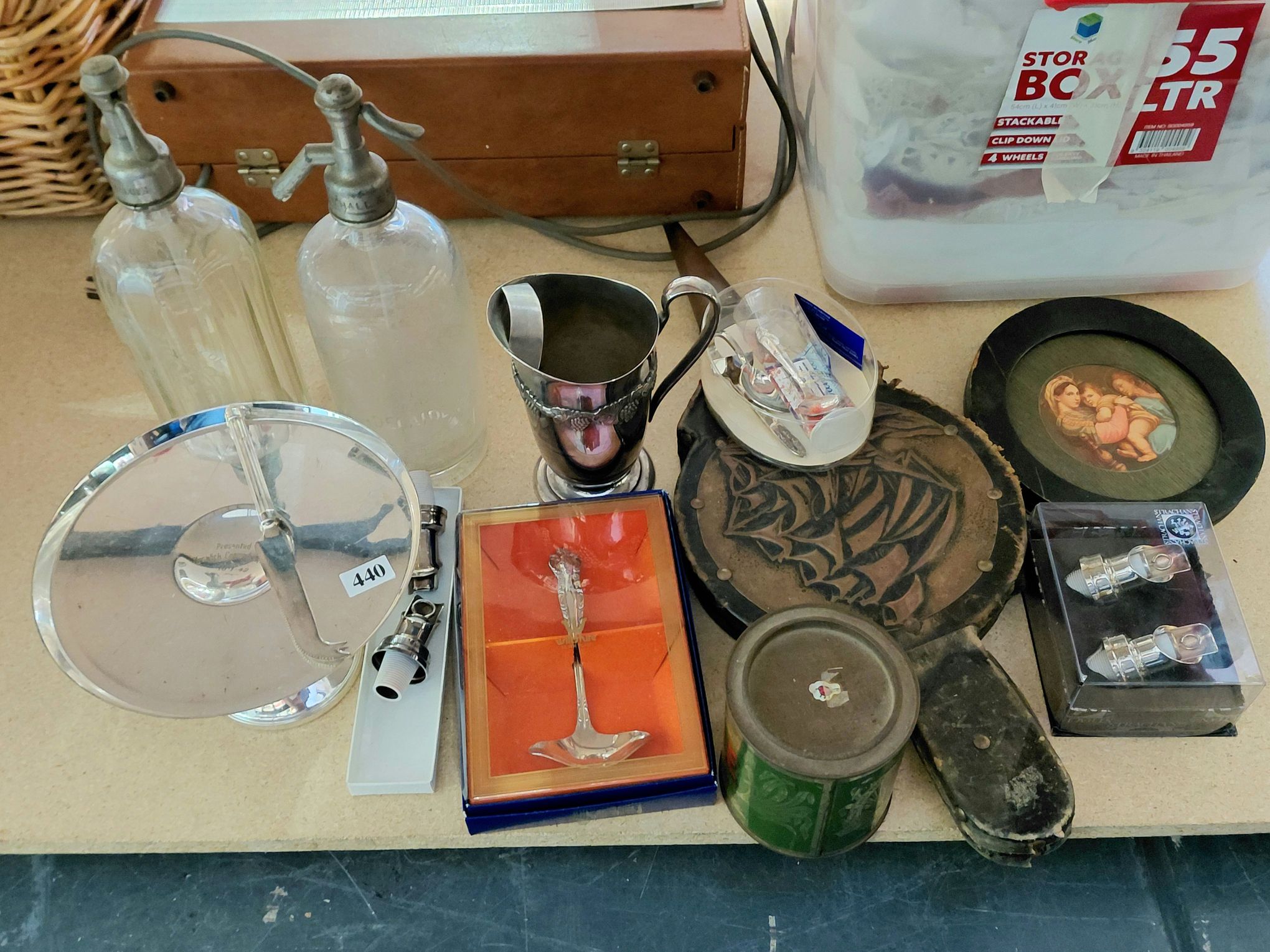 440 · VINTAGE COLLECTABLES AND SILVERPLATED WARES