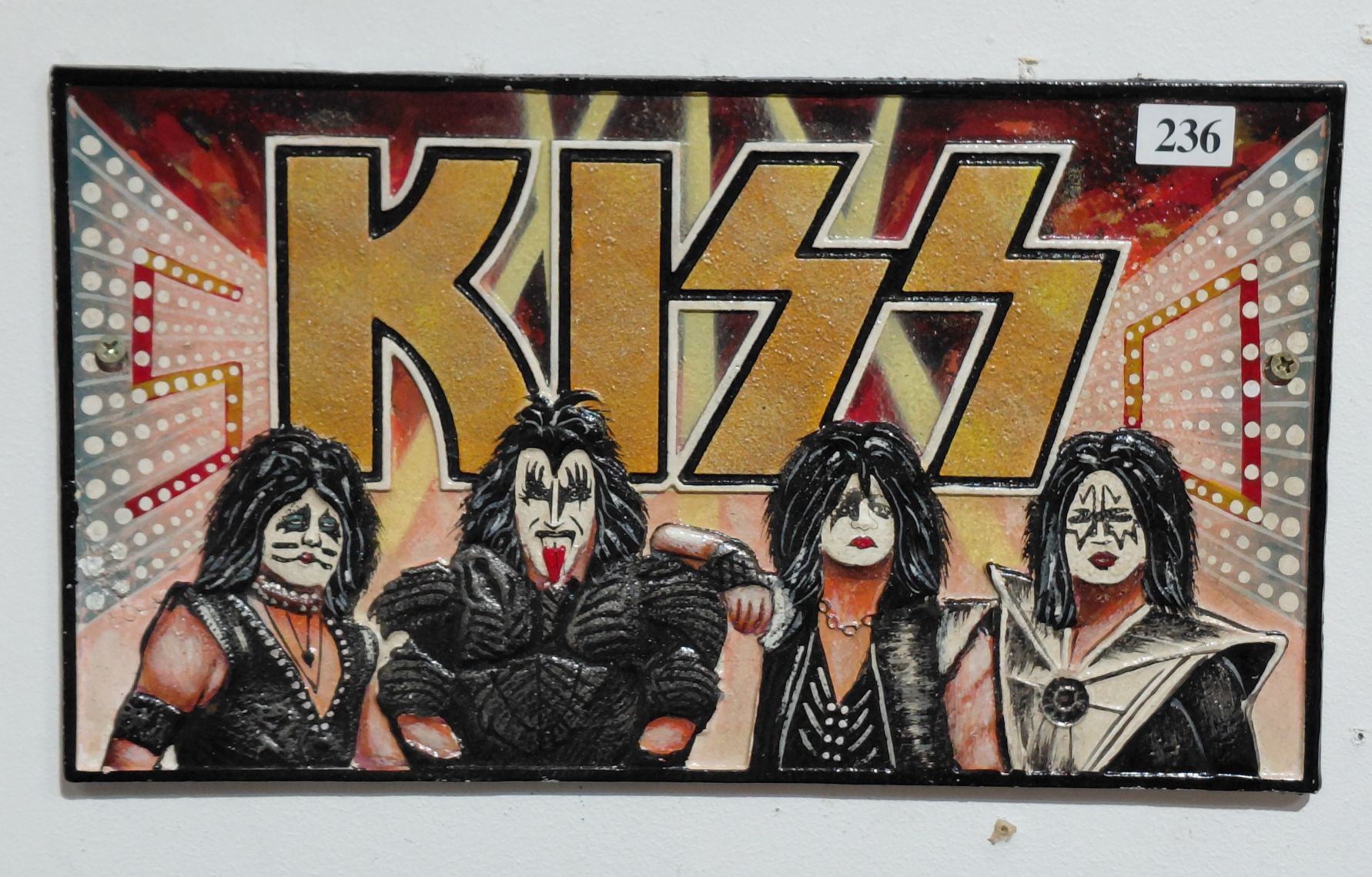 236 · KISS PLAQUE