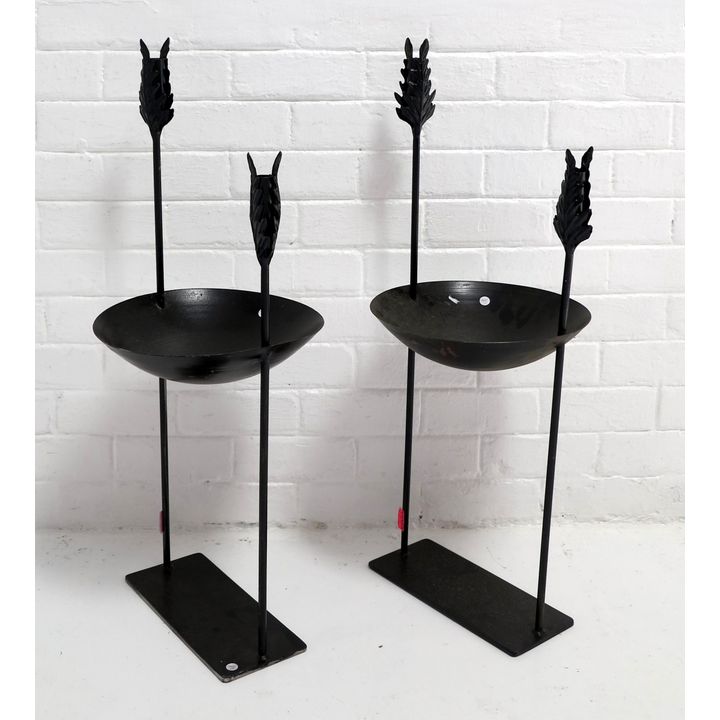 PAIR OF METAL STANDS