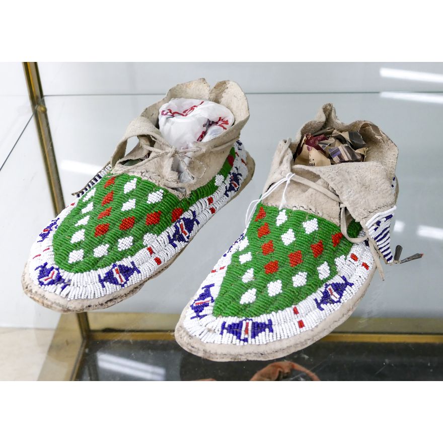 Pair Old Plains Indian Beaded Moccasins 11''