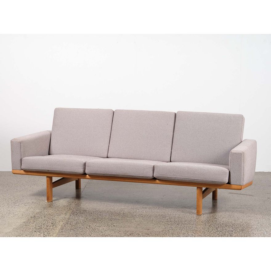 Hans Wegner for Getama - An original ‘Model 236’ sofa
