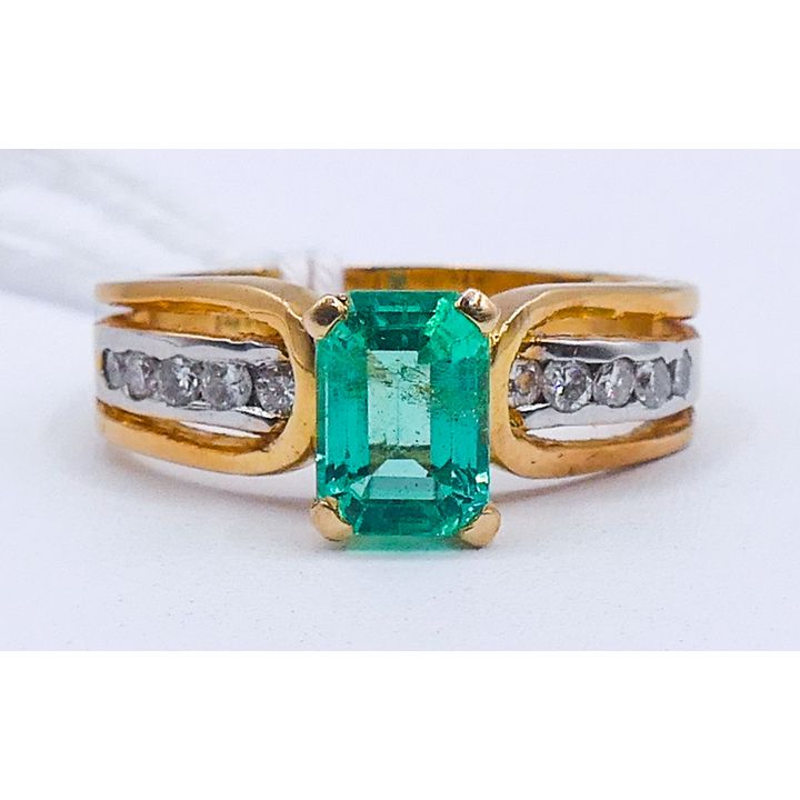 Ladies 14k Emerald & Diamond Ring Size 8