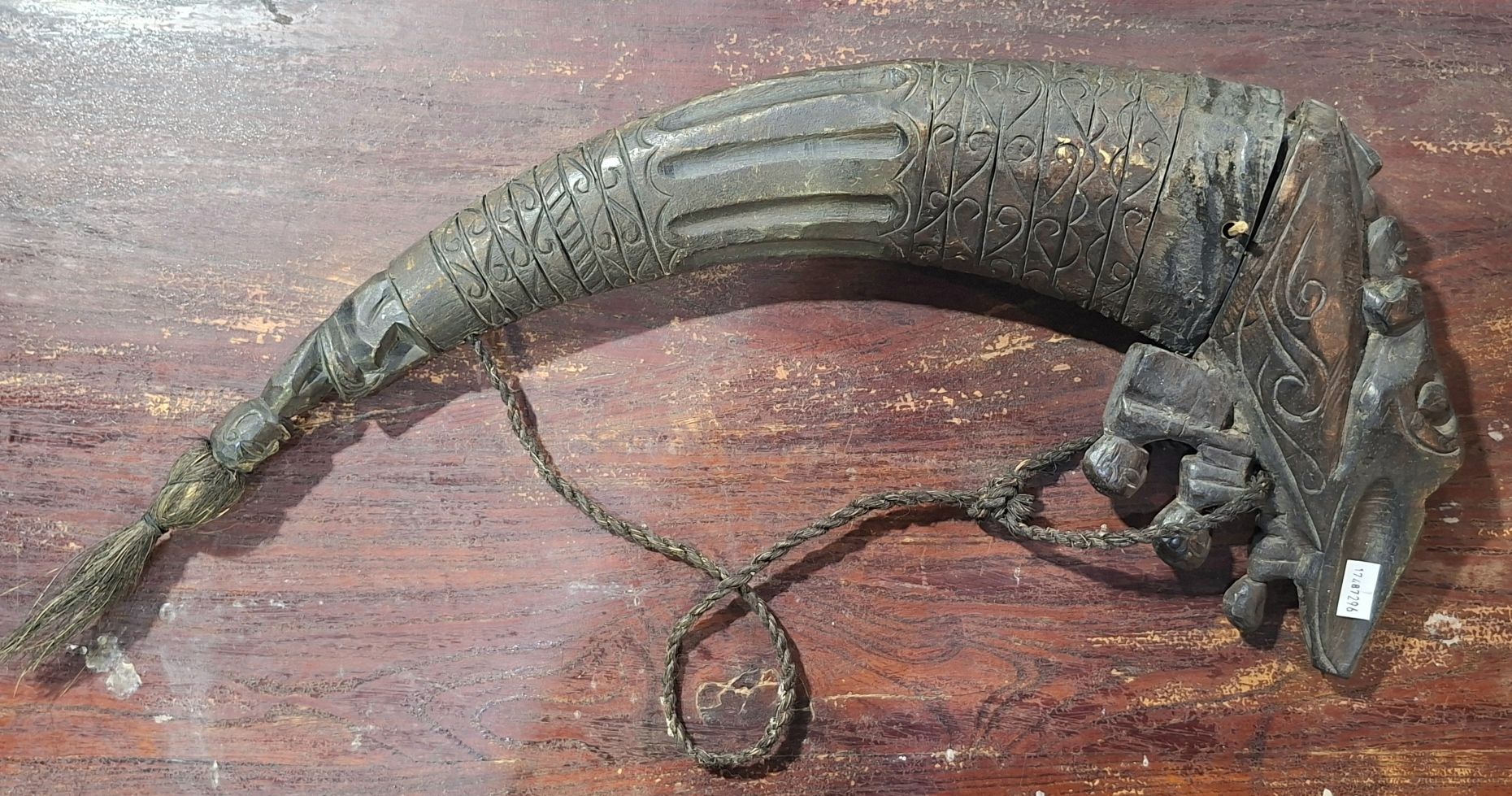 524 · S.E. ASIA CARVED HORN