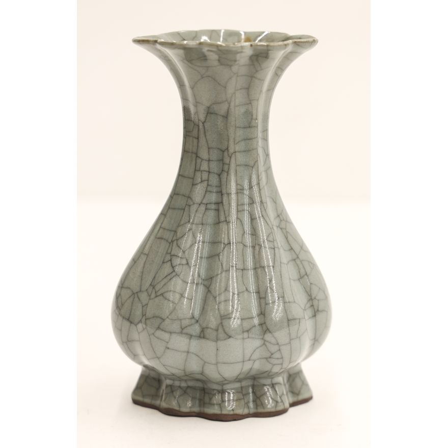 Old Chinese Guan Crackle Scalloped Vase