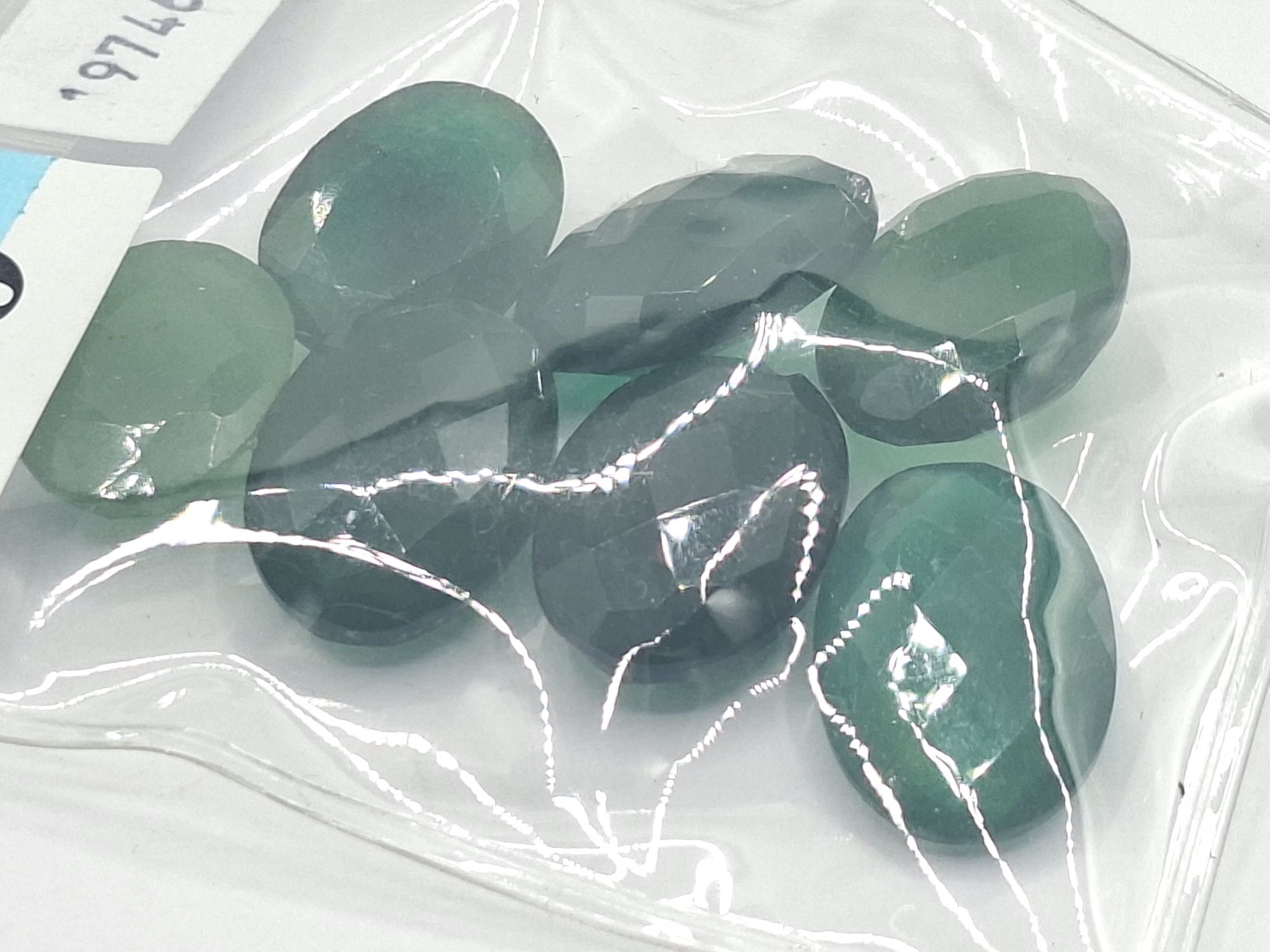 26 · GREEN ONYX GEMSTONES