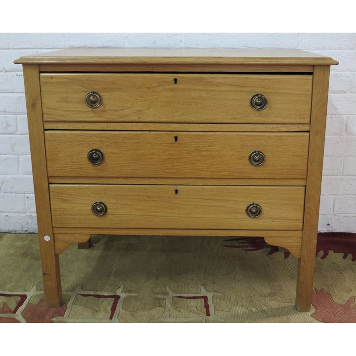 OAK CHEST OF DRAWERS