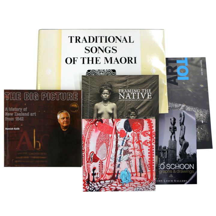 BUNDLE OF ART BOOKS & CATALOGUES -