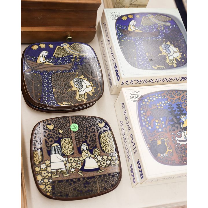 5pc Arabia Finland Christmas Plates with Some Boxes