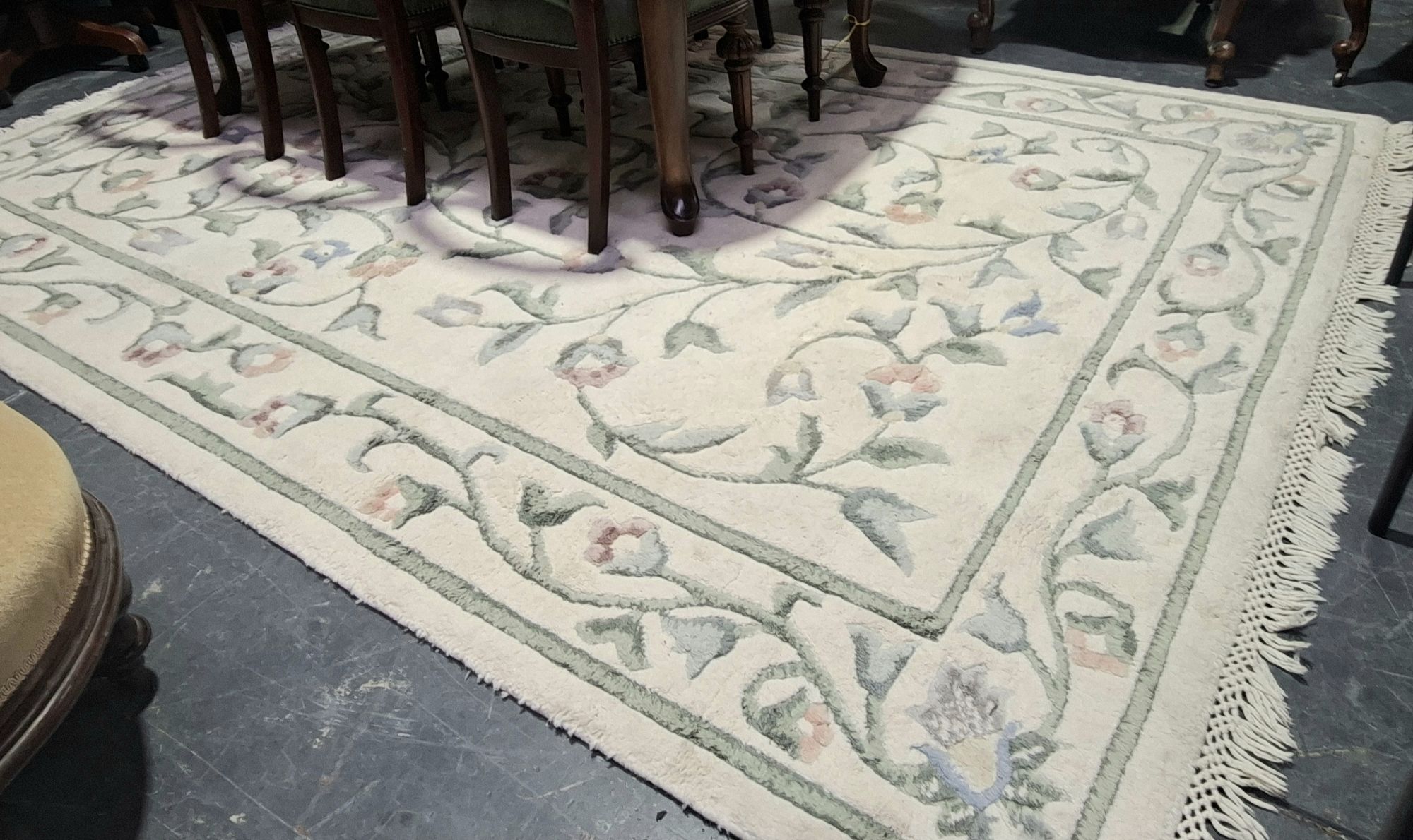MODERN MACHINE WEAVED WOOL RUG