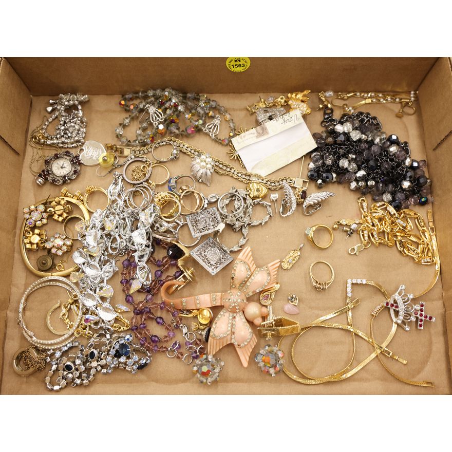 Box Misc. Vintage Costume Jewelry