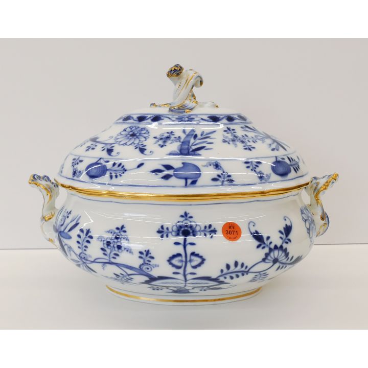 Meissen Blue Onion Porcelain Large Oval Covered Tureen- 14x8.5'' (repair to lid)