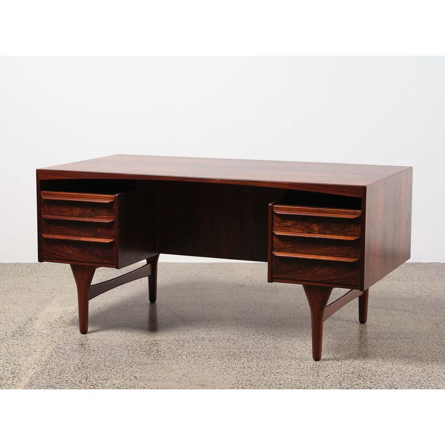 Valdemar Mortensen (Odense, Denmark) - A high-end Danish freestanding rosewood desk