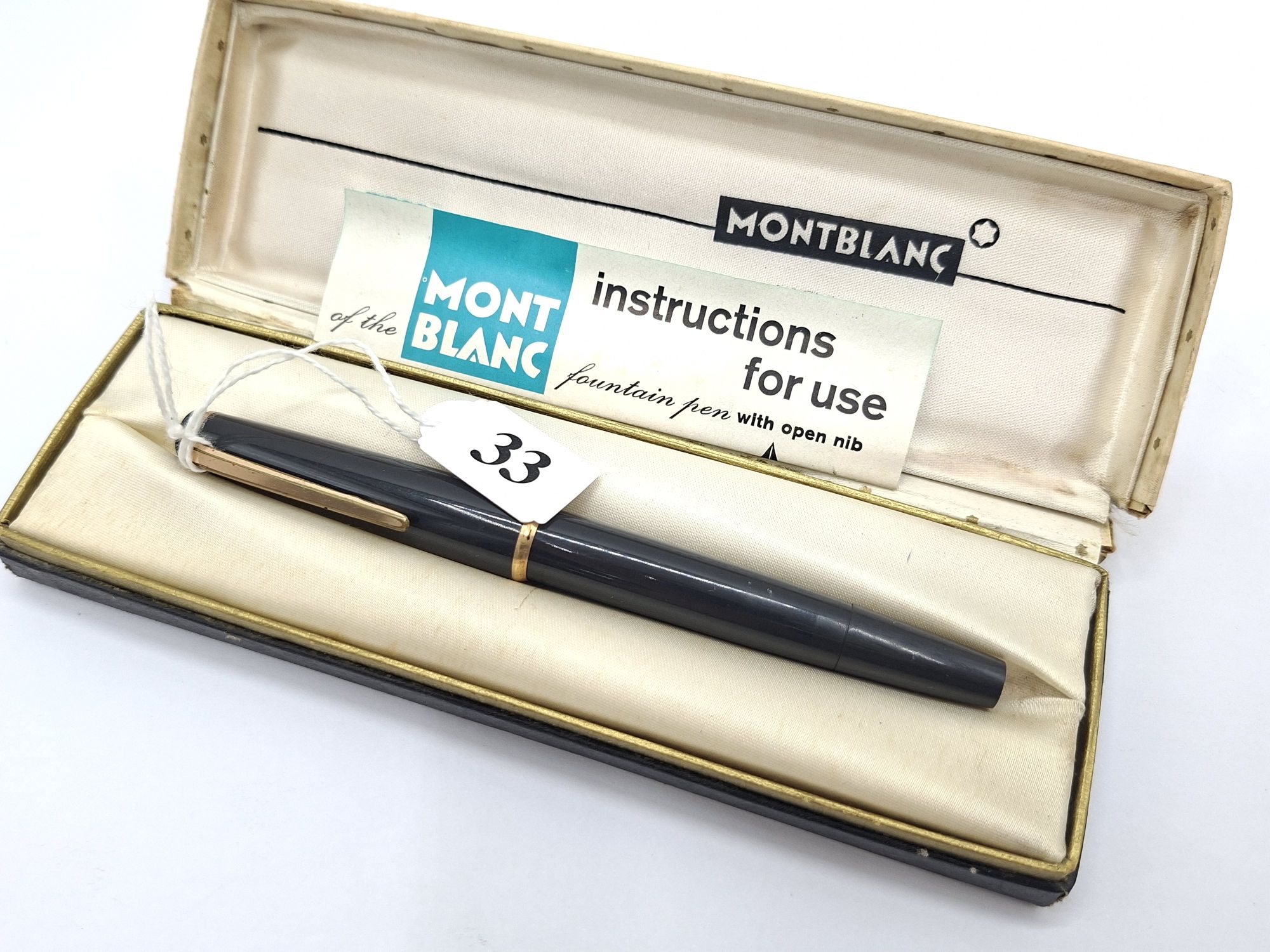 33 · MONTBLANC FOUNTAIN PEN